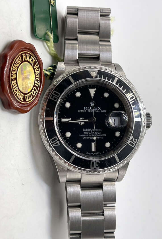 Rolex Submariner Date 16610 NOS (New Old Stock)
