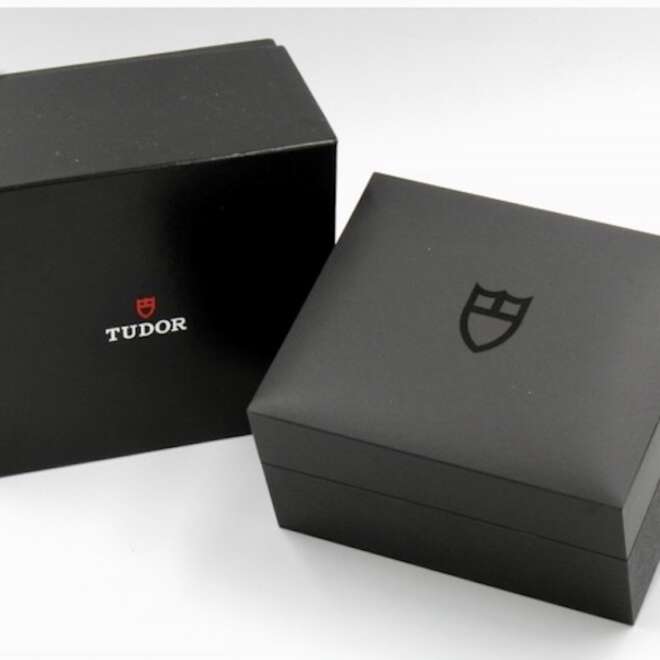 Tudor Box New 2023 + 2 free Tudor booklets